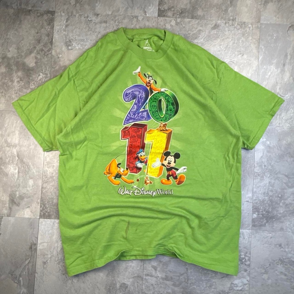 Green Walt Disney World 2011 Graphic T Shirt Large